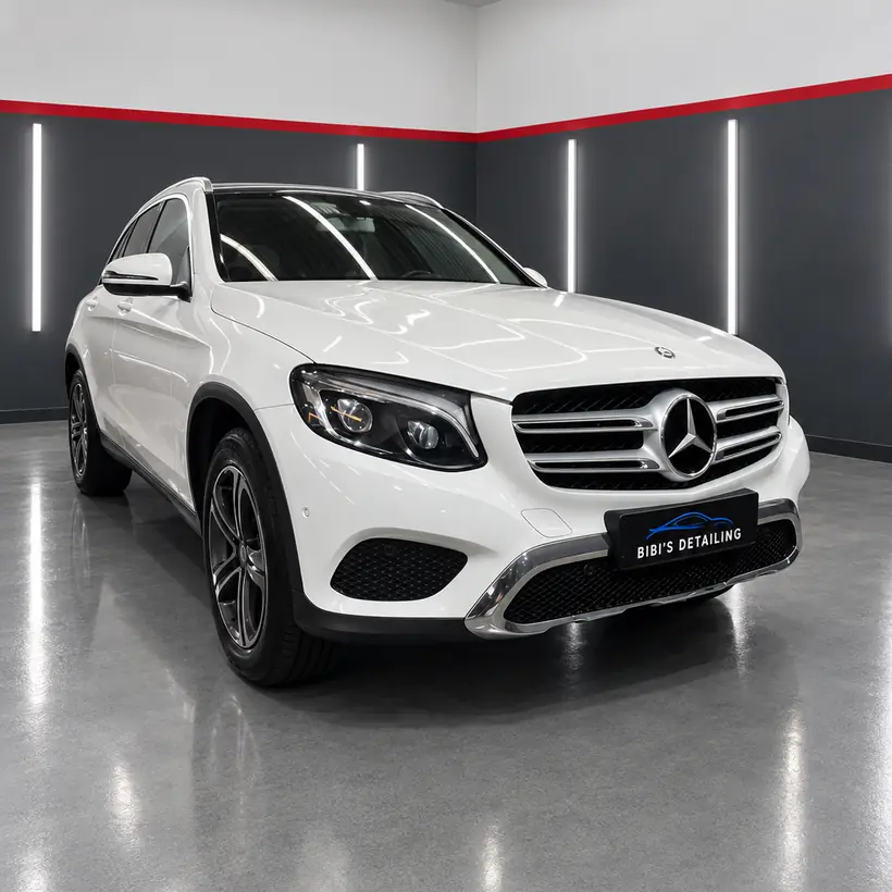Mercedes GLC blanca de frente