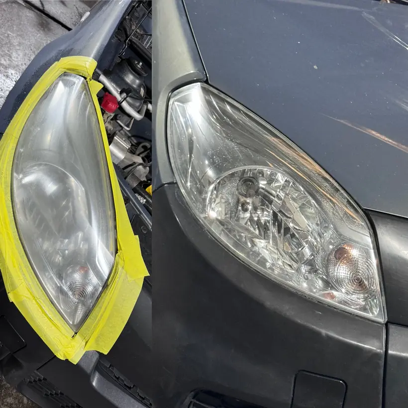 Faro enmascarado con cinta amarilla en una utilitaria